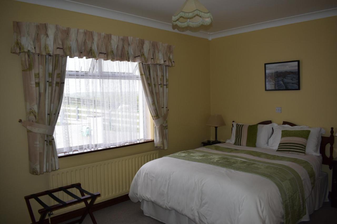 Cois Farraige Bed & Breakfast ลาฮินช์ ภายนอก รูปภาพ